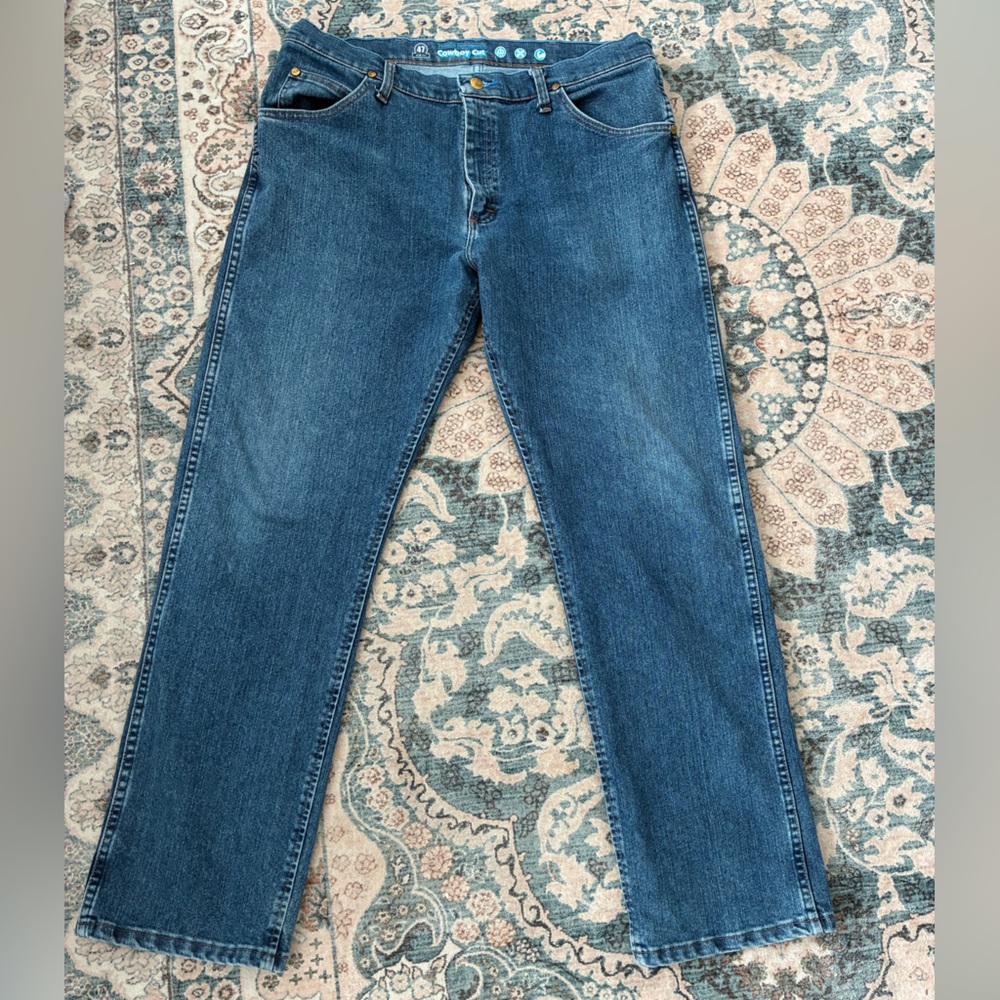 Wrangler Men's Bootcut Jeans in Classic Blue